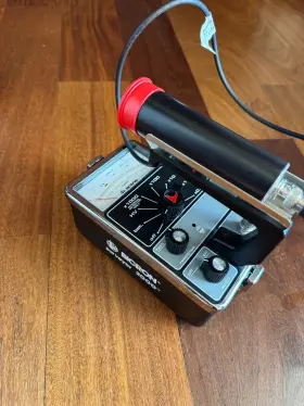 Bicron 2000 Co31j C501j Surveyor 2000 Meter With Probe. Rugged Geiger Counter 9v Battery