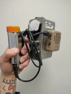 Eberline 10472-b127 Geiger Counter E-120 Radiation Detector Turns On And Reads