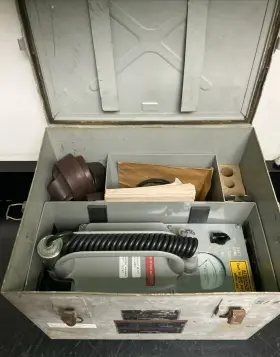 Navy Department Bureau Of Ships Pdr-27q Radiac Set An/pdr-27q With Case And Spare Parts