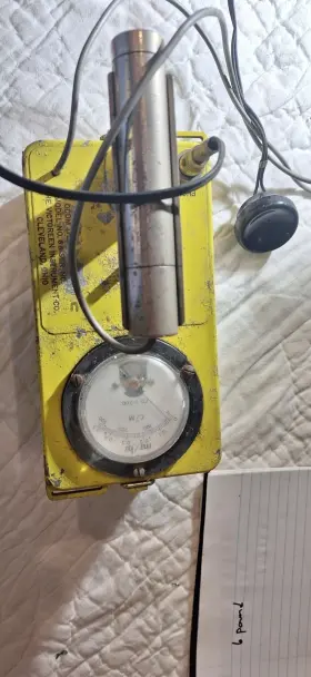 Victoreen 52791 Cd V-700 Geiger Counter Radiological Meter
