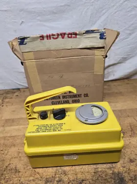 Victoreen Cd-v-710 Geiger Counter No 5 Radiation Survey Meter With Box